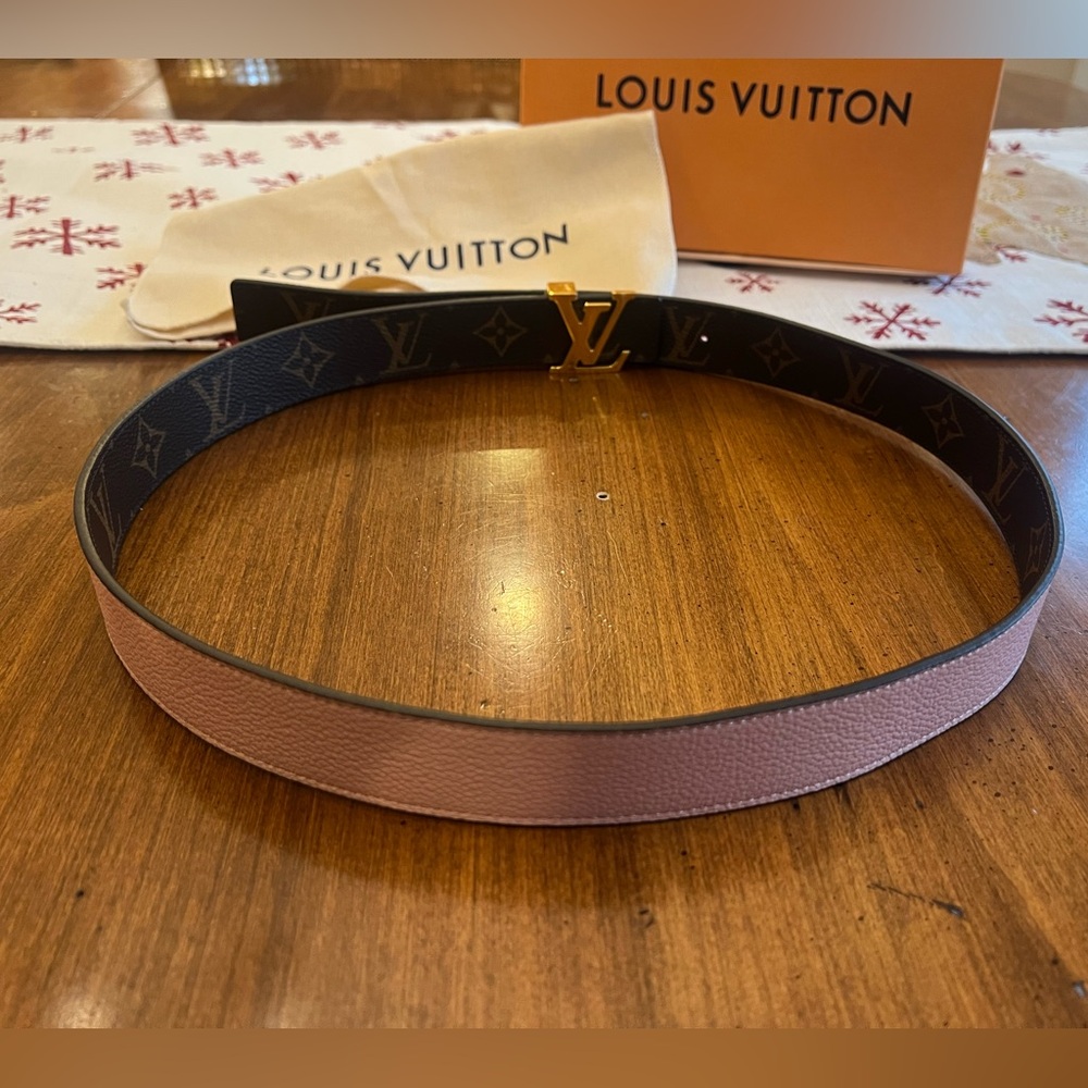 LV Initiales Reversible Belt - Picture 13 of 13